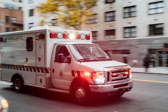 NEMT vs. Emergency Transport: What’s the Difference and When to Use Each